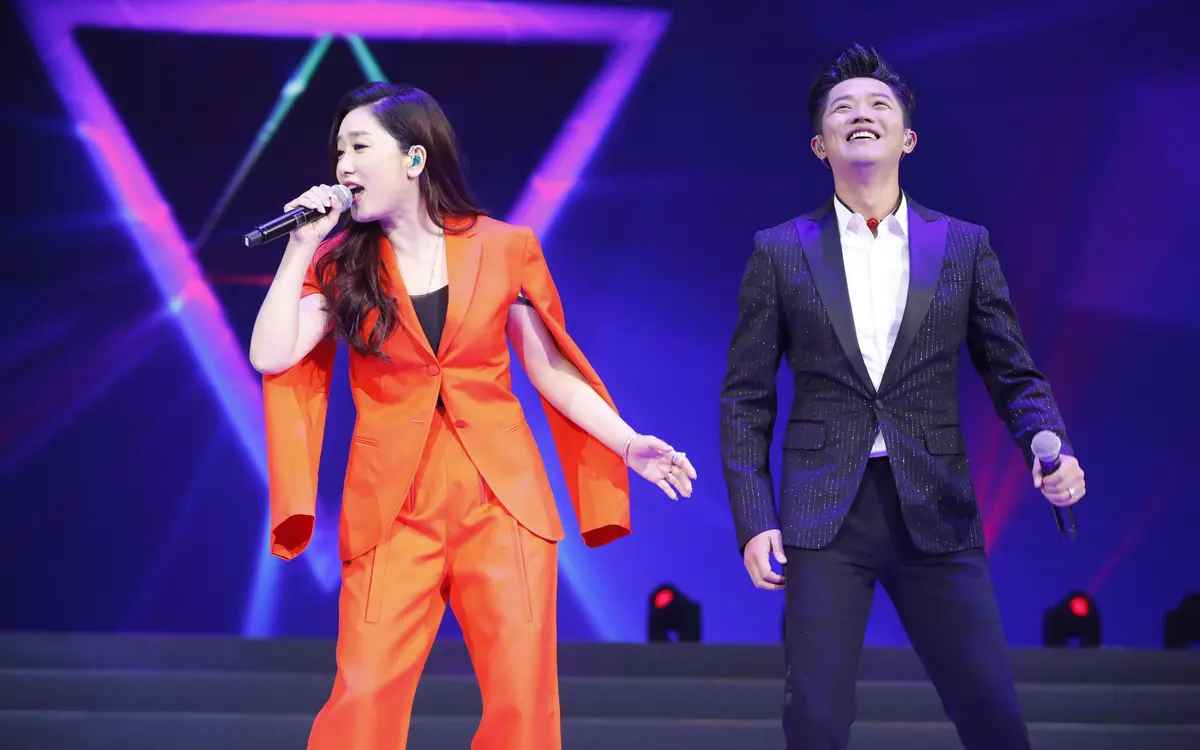 凤凰传奇mp3合集下载-凤凰传奇2005-2025年所有专辑歌曲打包下载