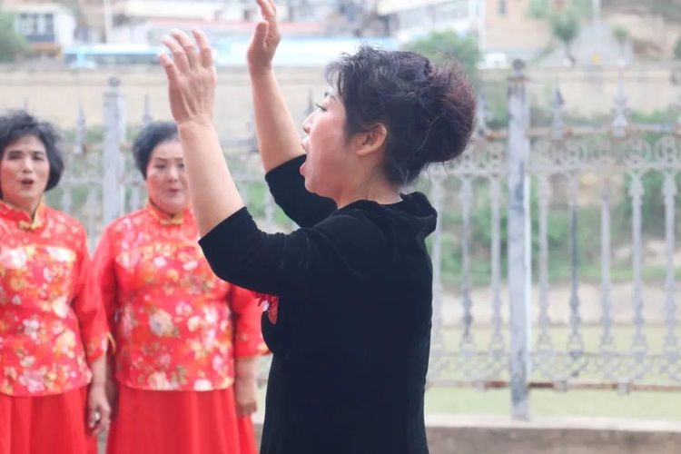 送给父母的100首歌曲下载_怀念父母的经典歌曲_感恩父母的经典老歌